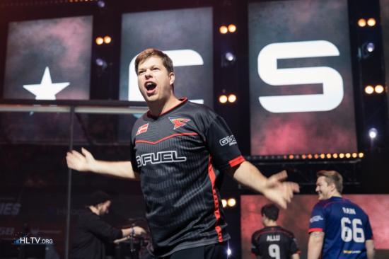 公共空间升 公共空间升